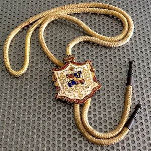🖤C.1960s RARE💕Hawaiian Coat of Arms bolo necklace